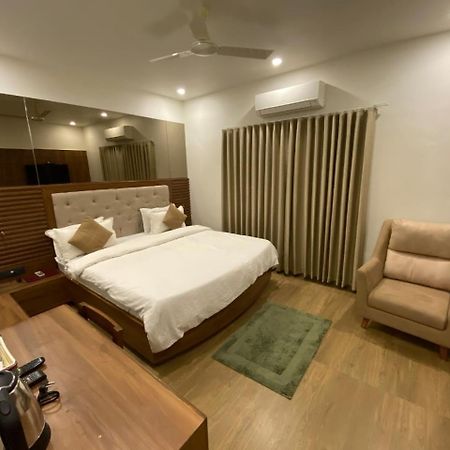 Hotel Evershine Rajkot Eksteriør bilde