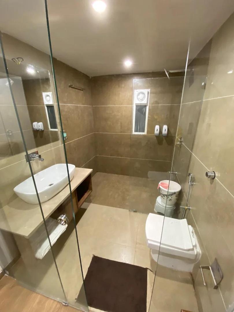 Hotel Evershine Rajkot Eksteriør bilde