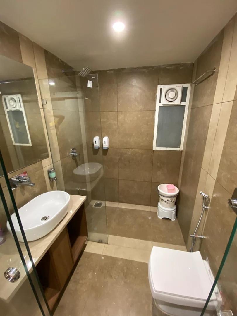 Hotel Evershine Rajkot Eksteriør bilde