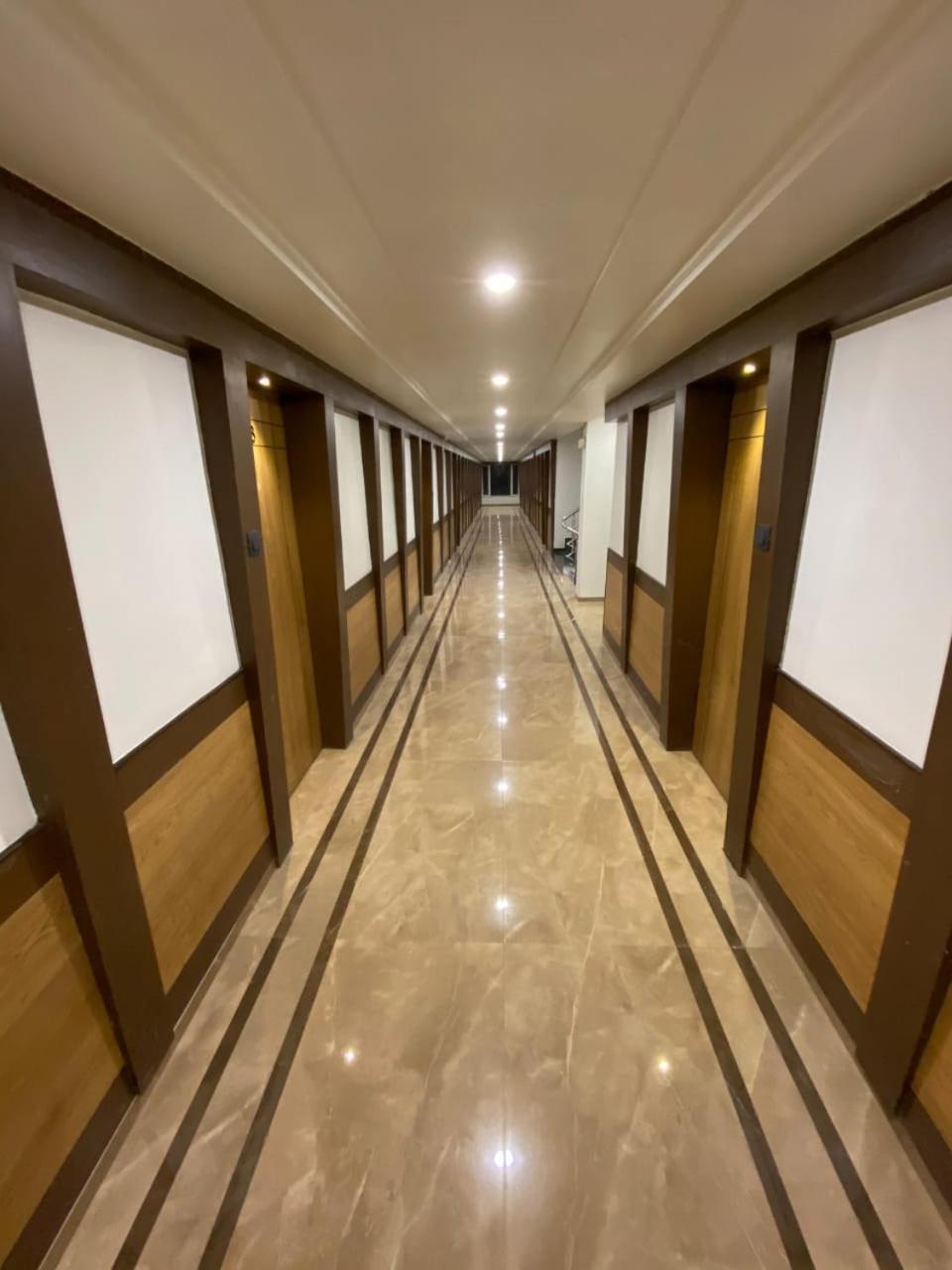 Hotel Evershine Rajkot Eksteriør bilde