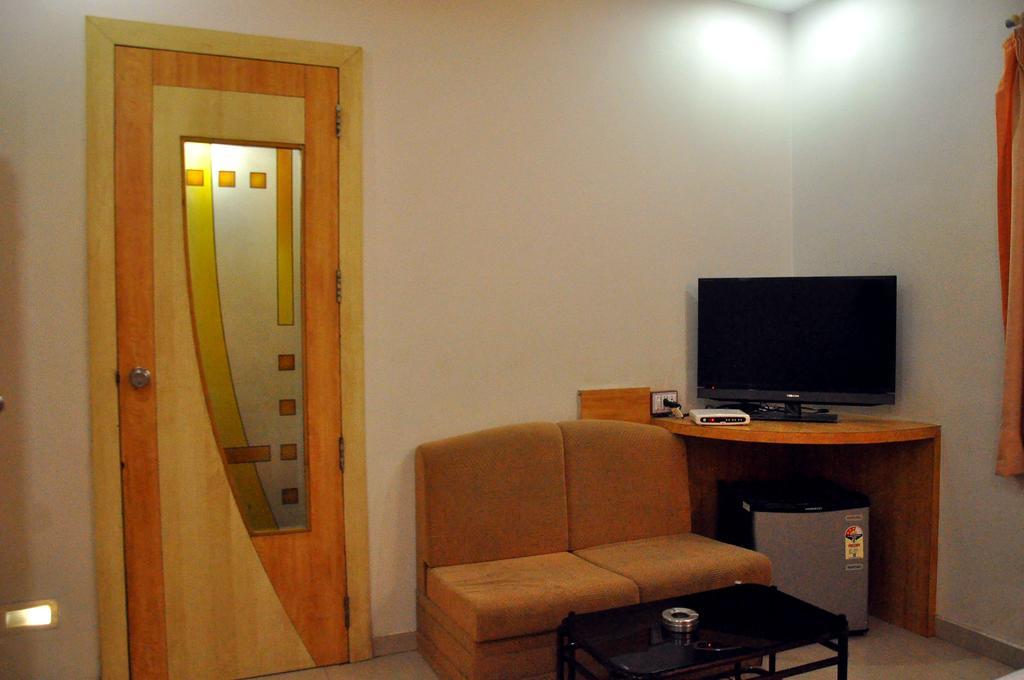 Hotel Evershine Rajkot Eksteriør bilde