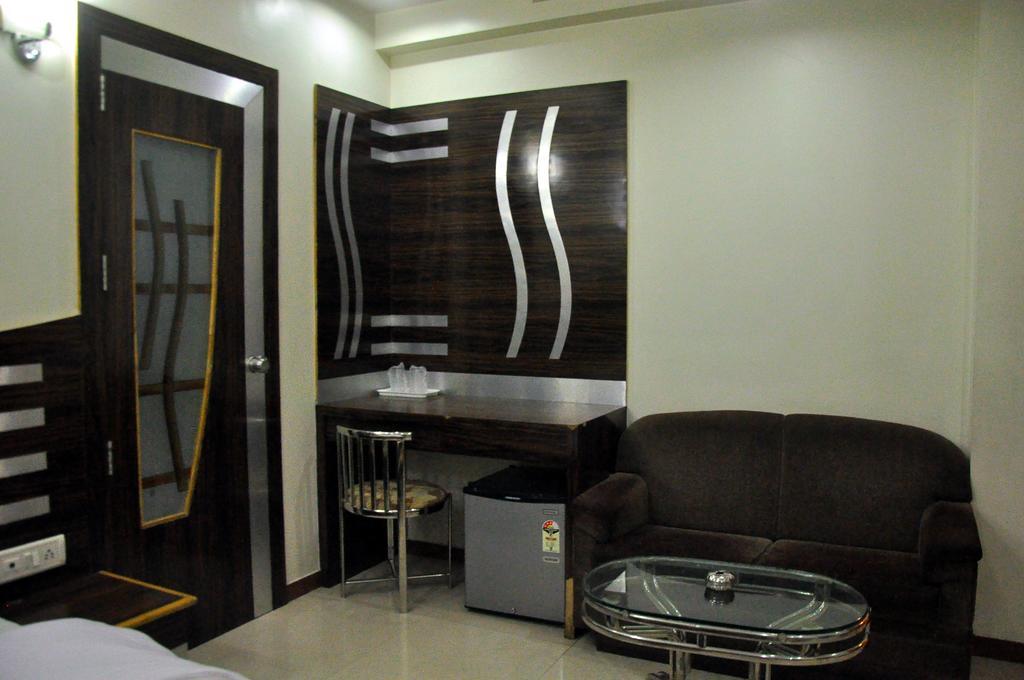 Hotel Evershine Rajkot Rom bilde