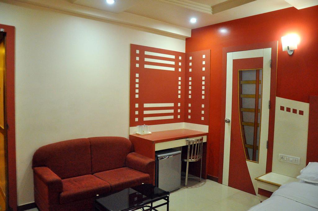 Hotel Evershine Rajkot Rom bilde