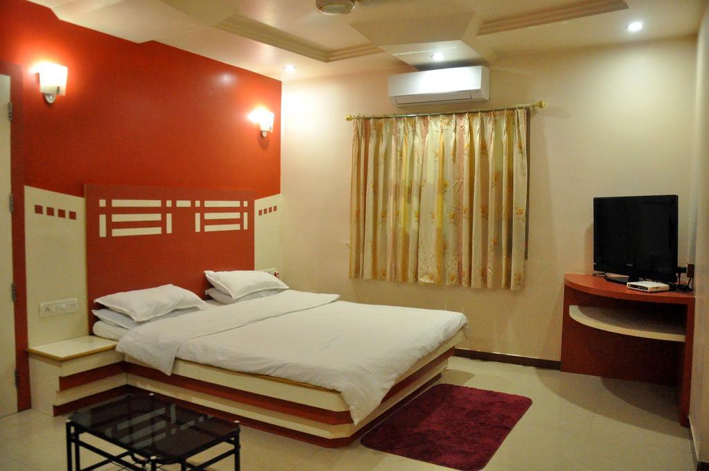 Hotel Evershine Rajkot Rom bilde