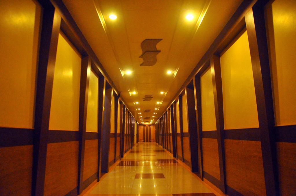 Hotel Evershine Rajkot Eksteriør bilde