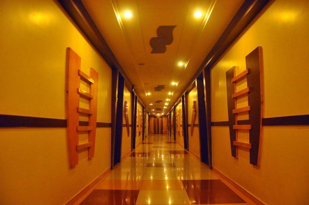 Hotel Evershine Rajkot Eksteriør bilde