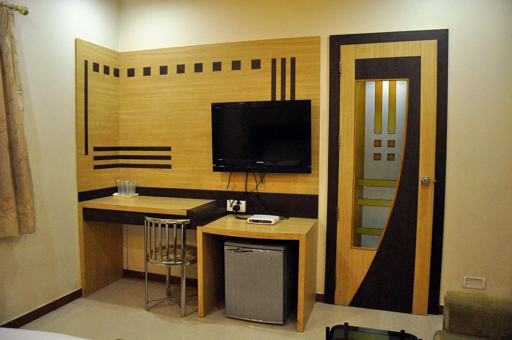 Hotel Evershine Rajkot Rom bilde